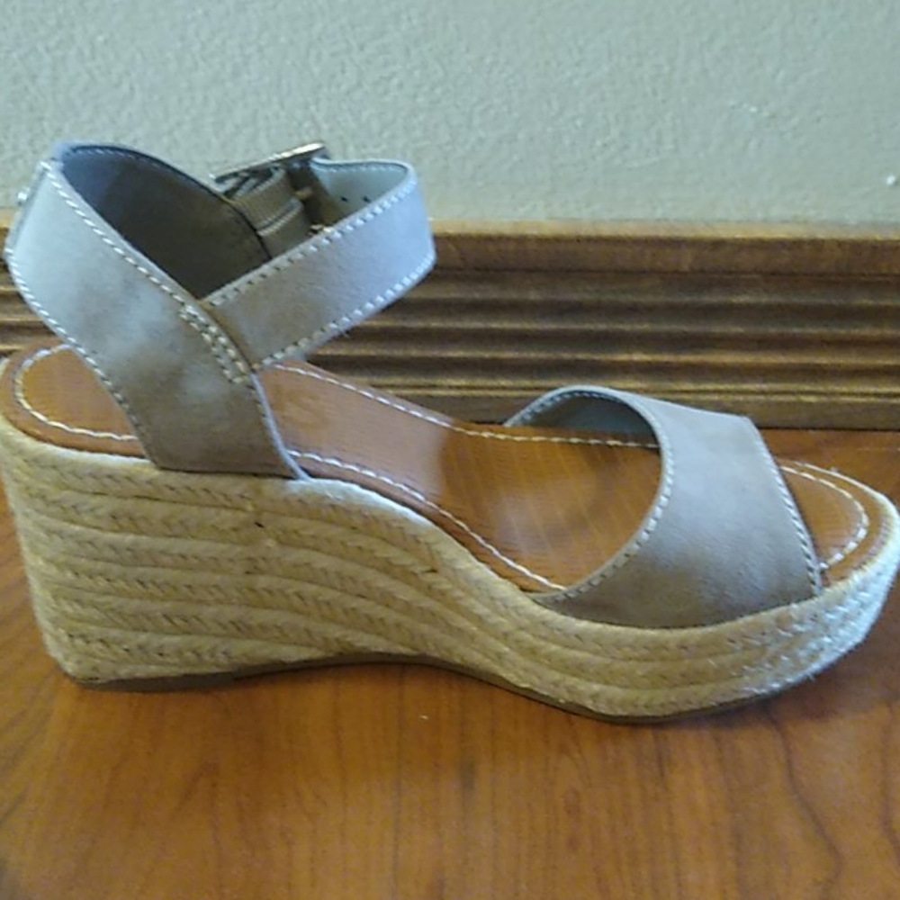 Shoes-Brand New - Picture 3 of 11